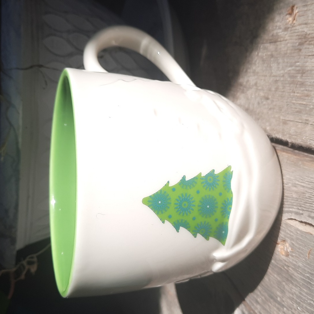 Starbucks 2006 3D Winter Scene + Christmas Tree Holiday Ceramic Mug 16oz.